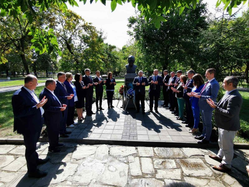 Централният лъч на ДПС се поклони пред паметта на Нури Адалъ