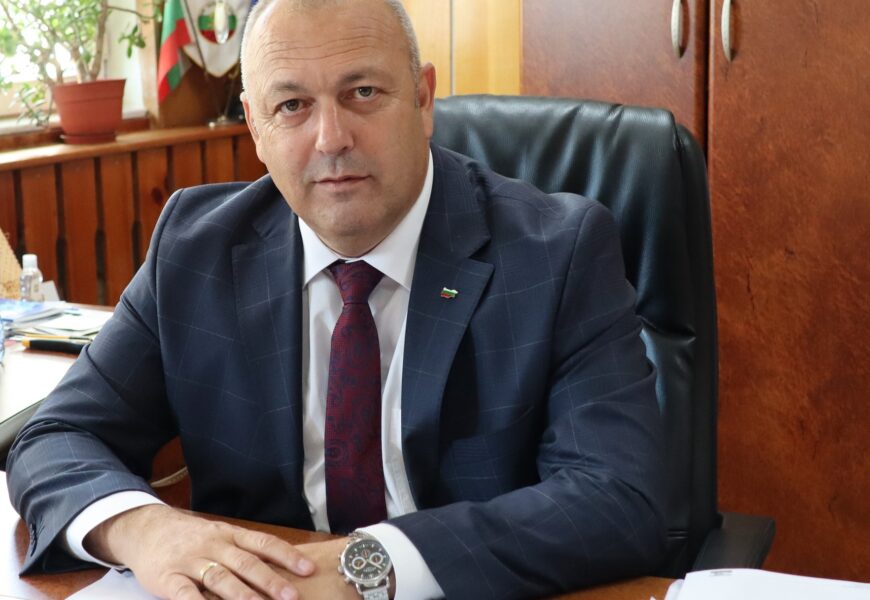 Кметът на Ардино Изет Шабан поздрави учителите за празника