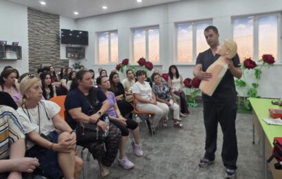 СУ „Йордан Йовков“ получи автоматичен външен дефибрилатор,  учители преминаха обучение за спасяване на човешки живот