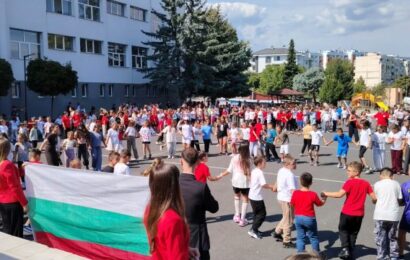 СУ „П. Р. Славейков“ – Кърджали отбеляза 118 години от обявяването на Независимостта