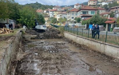 Община Ардино почиства речното корито на „Коджадере“