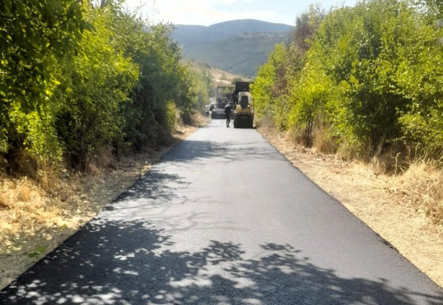 Ударно обновяват пътищата в Чернооченско, нов асфалт за Вождово