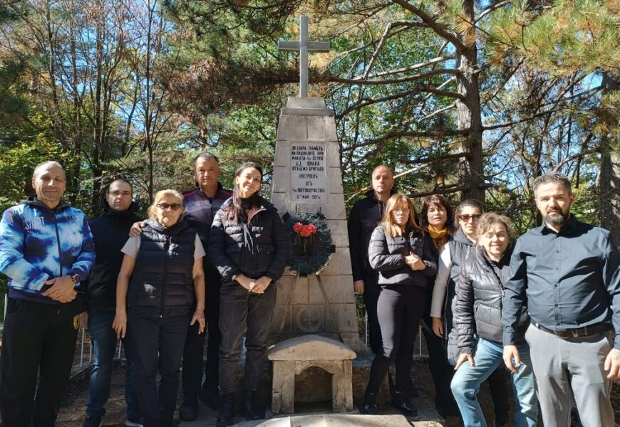 Областната администрация в Кърджали почисти паметника на Маказа Областната администрация в Кърджали почисти паметника на Маказа