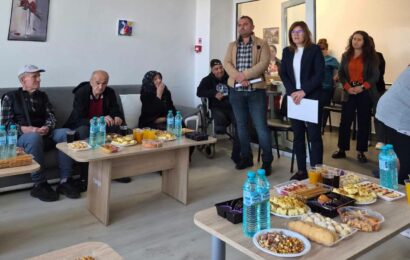 Топлота и уважение към възрастните хора