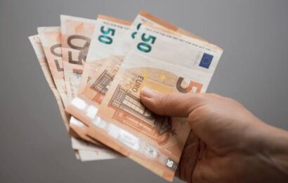 От днес започва изплащането на 50 евро компенсации за горивата