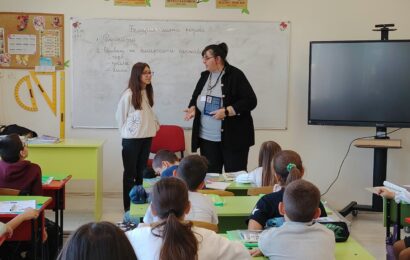 Седмокласничка от „Славейков“ представи първата си книга